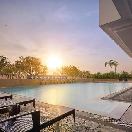 ג'ורג' טאון Gurney Bay Hotel, A Parkroyal Partner Hotel מראה חיצוני תמונה The swimming pool at the clubhouse