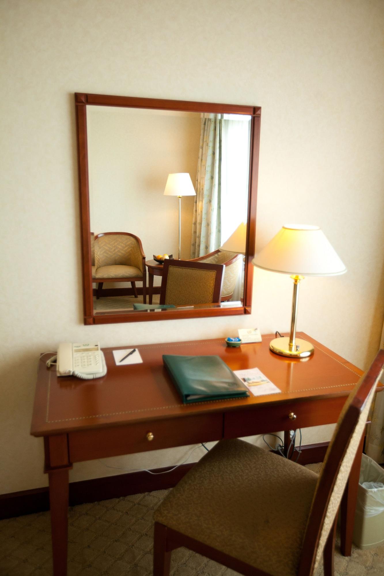 ג'ורג' טאון Gurney Bay Hotel, A Parkroyal Partner Hotel מראה חיצוני תמונה A desk in a hotel room