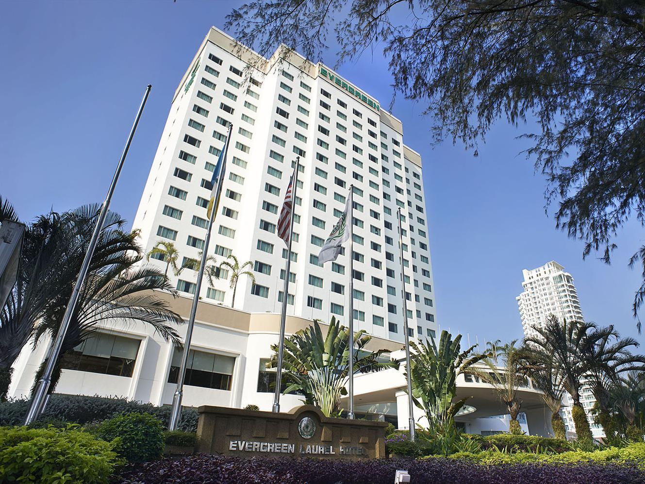 ג'ורג' טאון Gurney Bay Hotel, A Parkroyal Partner Hotel מראה חיצוני תמונה Evergreen Laurel