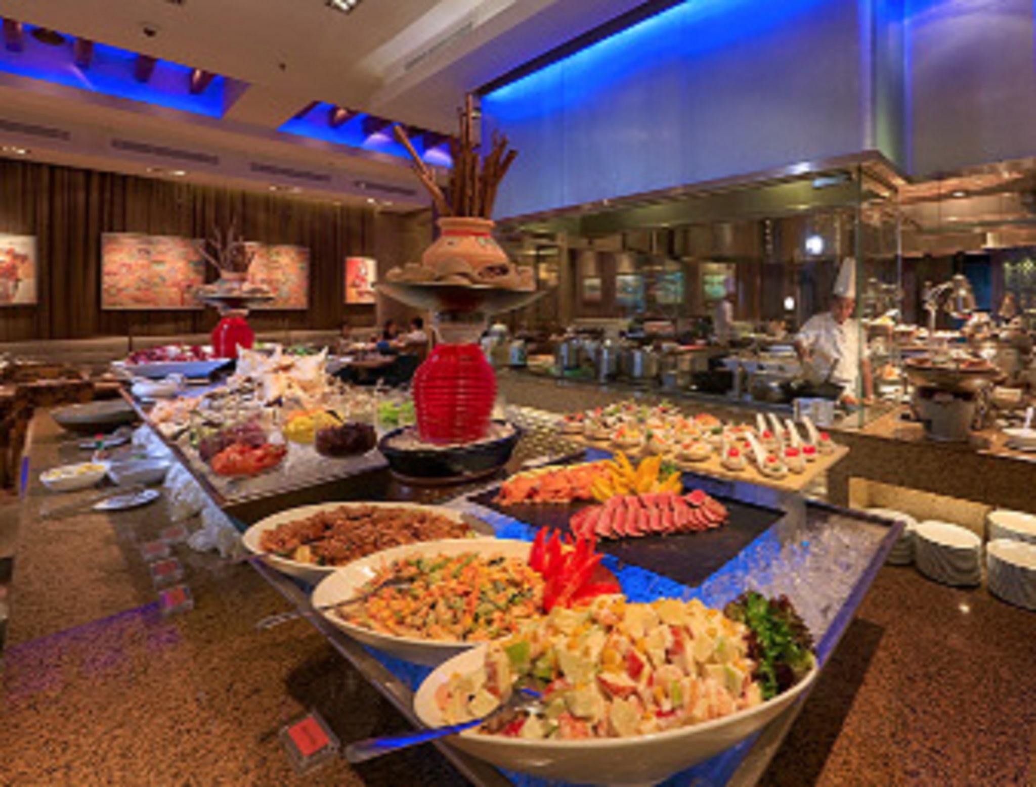 ג'ורג' טאון Gurney Bay Hotel, A Parkroyal Partner Hotel מראה חיצוני תמונה A buffet at a hotel